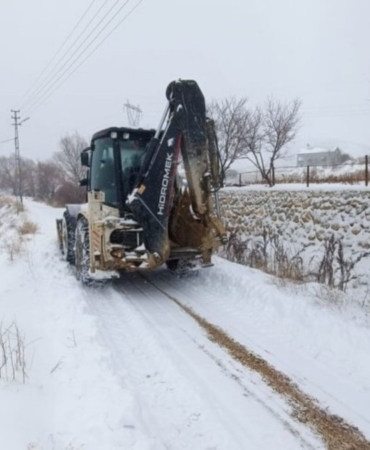 Çelikhan Belediyesi, yoğun kar yağışı nedeniyle çalışmalarını sürdürüyor  - Videolu Haber