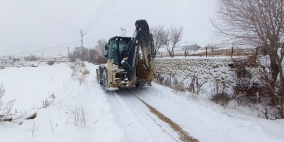 Çelikhan Belediyesi, yoğun kar yağışı nedeniyle çalışmalarını sürdürüyor  – Videolu Haber