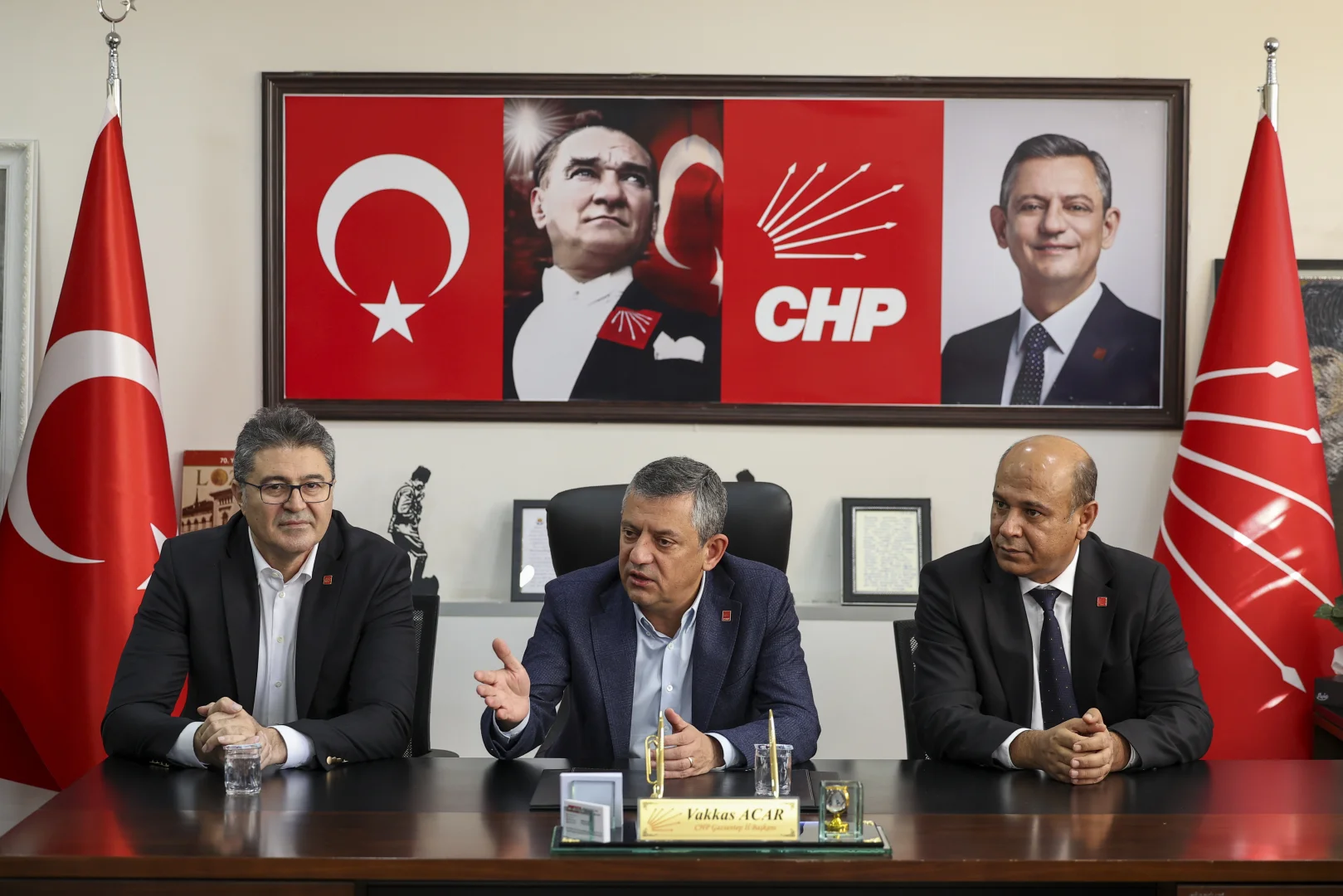 CHP Genel Başkanı Özel, partisinin Gaziantep İl Başkanlığını ziyaret etti