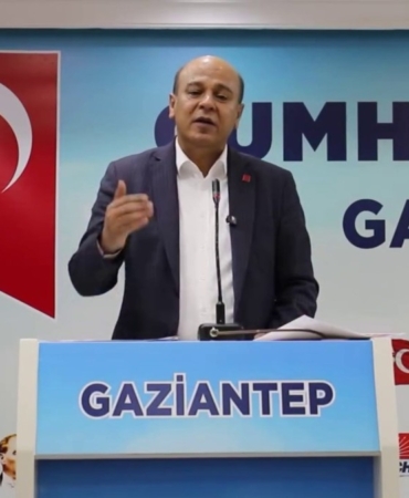 CHP’li Vakkas Açar: ‘Fatma Şahin ve Tahmazoğlu tatil sonrası şehre dönmüş. Hoş geldiniz!’   - Videolu Haber