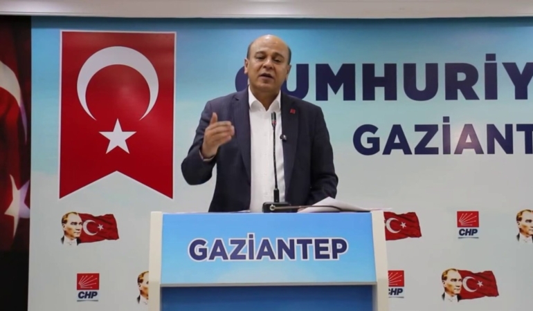 CHP’li Vakkas Açar: ‘Fatma Şahin ve Tahmazoğlu tatil sonrası şehre dönmüş. Hoş geldiniz!’   - Videolu Haber
