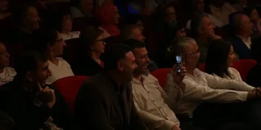 “Çiğli Komedi Akşamları” Öğretmenlere Neşeli Bir Gece Yaşattı