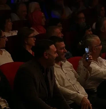“Çiğli Komedi Akşamları” Öğretmenlere Neşeli Bir Gece Yaşattı