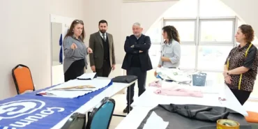 Çorum’da Kadınlar afişleri çantaya dönüştürüyor