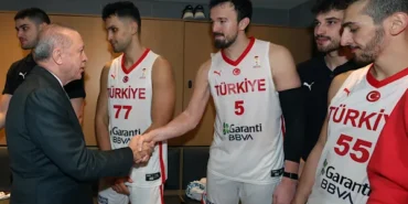 Cumhurbaşkanı Erdoğan, A Milli Erkek Basketbol Takımı'nın Bosna-Hersek maçını izledi