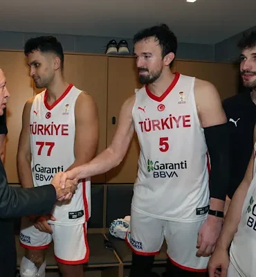 Cumhurbaşkanı Erdoğan, A Milli Erkek Basketbol Takımı'nın Bosna-Hersek maçını izledi