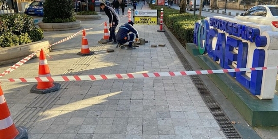 Cumhuriyet Bulvarı’nda granit taşlara düzenli bakım