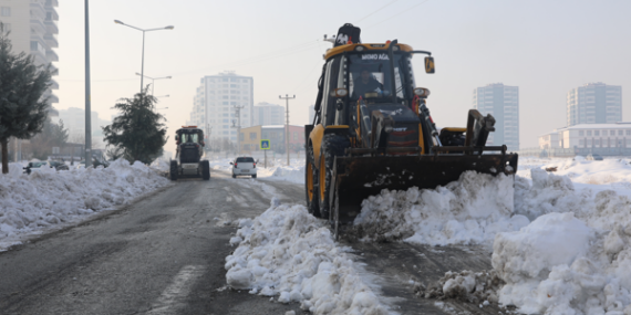 Diyarbakır’da karla mücadele çalışmaları