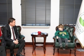 DMD Hastası Yağız Efe’ye Başkan Aydın’dan Destek