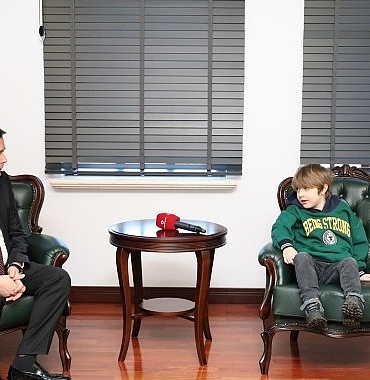 DMD Hastası Yağız Efe’ye Başkan Aydın’dan Destek