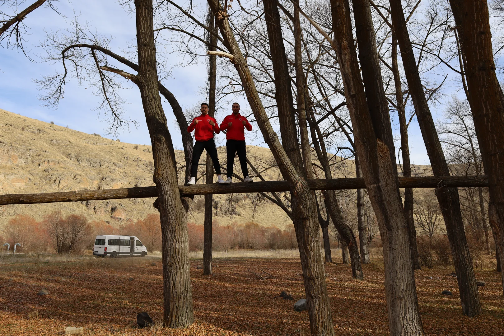 Dünya finallerine hazırlanan Savate Milli Takımı, Çankırı'da peri bacaları önünde antrenman yaptı