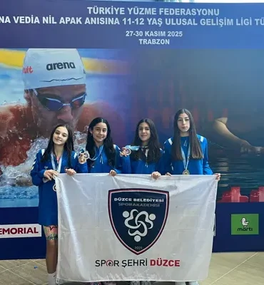 Düzceli yüzücüler Trabzon’dan 4 madalya ile döndü