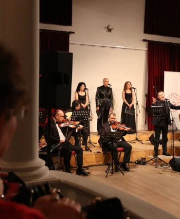 Edirne'de "El Kaldırma Gönül Al" konseriyle kadına karşı şiddete dikkat çekildi