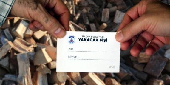 Efes Selçuk’ta ihtiyaç sahibi ailelere yakacak fişi desteği