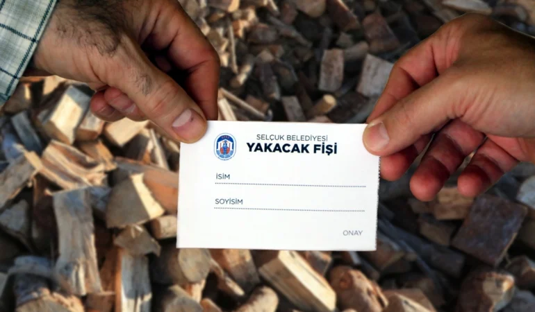 Efes Selçuk'ta ihtiyaç sahibi ailelere yakacak fişi desteği