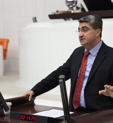 Ekmen: Gelecek, her şeye rağmen yola revan olanlarındır