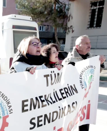Emeklilerden zam tepkisi: “Açlık sınırının altında yaşıyoruz”