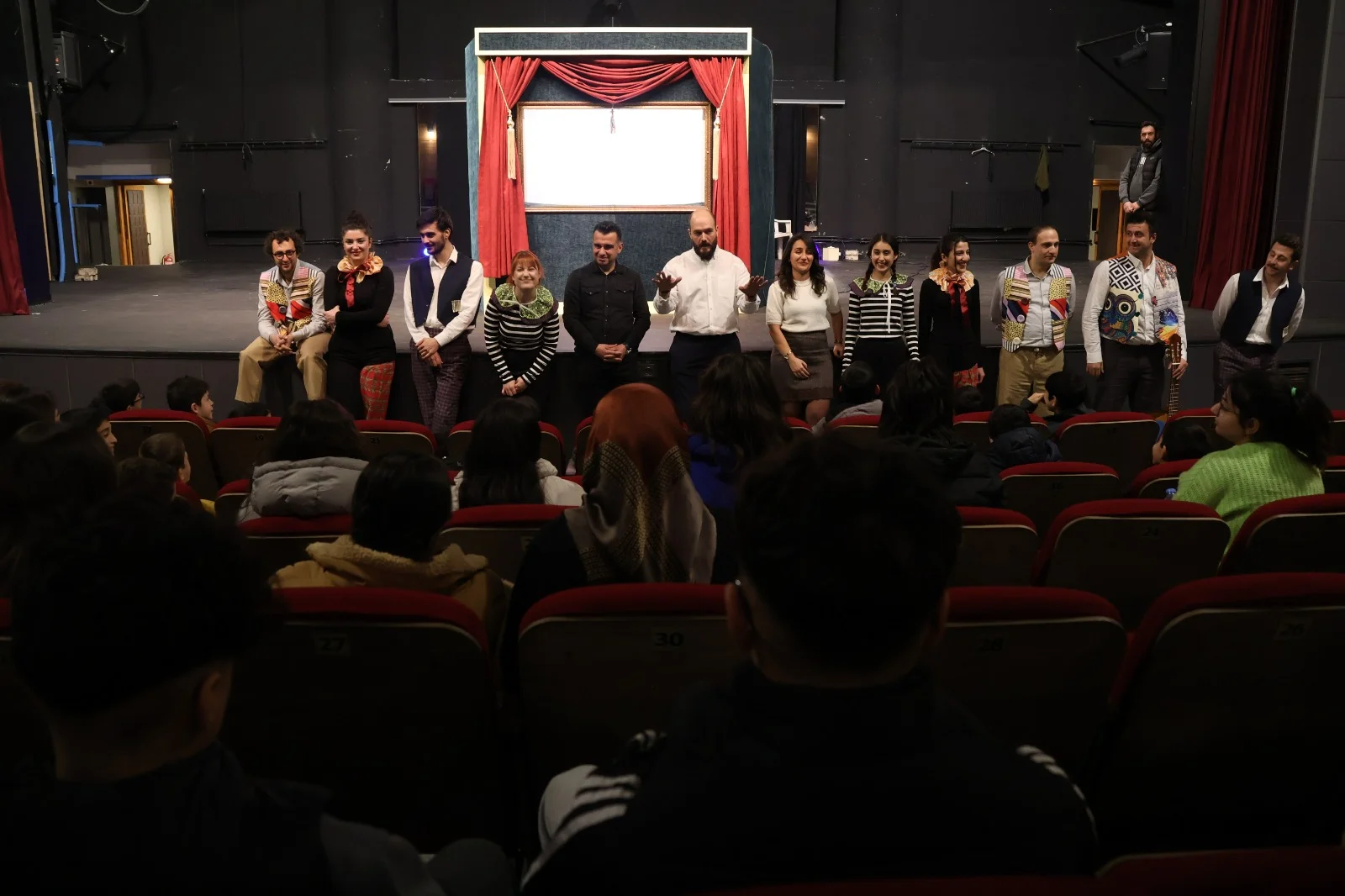 Erzurum'da devlet korumasındaki çocuklar tiyatro ve sanatla buluştu