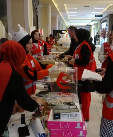 Erzurum Kızılay Kadın Kollarından Gazze, Filistin ve Sudan için hayır kermesi