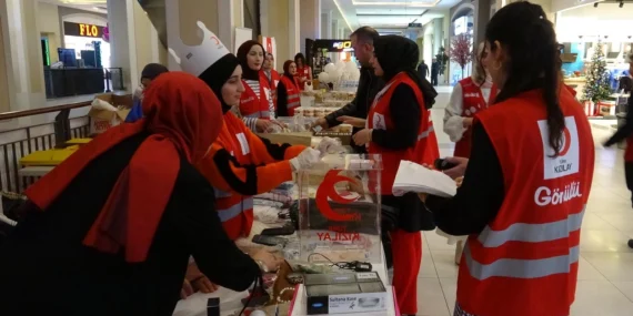 Erzurum Kızılay Kadın Kollarından Gazze, Filistin ve Sudan için hayır kermesi