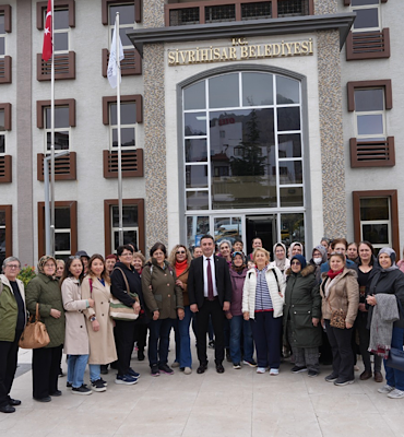 Eskişehirli kadınlar Sivrihisar’ı gezdi