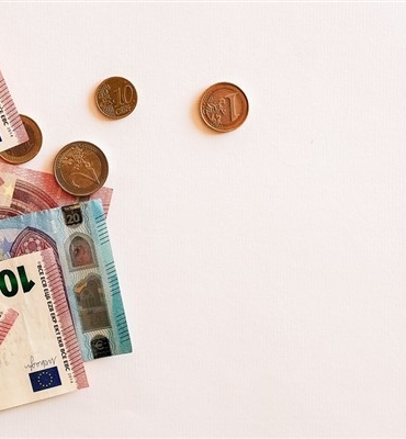 EURUSD paritesi yeni haftaya düşüşle başladı