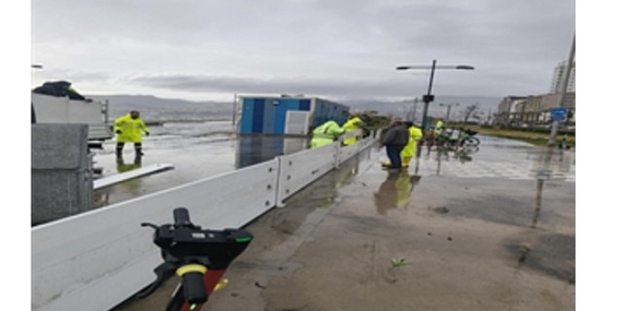 Fırtına duvarı Kordon’da taşkını önledi