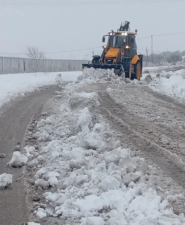Gaziantep Büyükşehir’den köy yollarında yoğun karla mücadele
