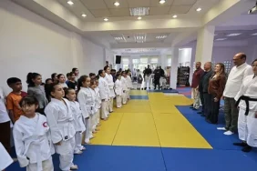 Geleceğin judocuları Konak’ta yetişiyor: Sarı kuşaklar Başkan Mutlu’dan