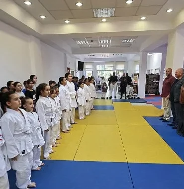 Geleceğin judocuları Konak’ta yetişiyor: Sarı kuşaklar Başkan Mutlu’dan