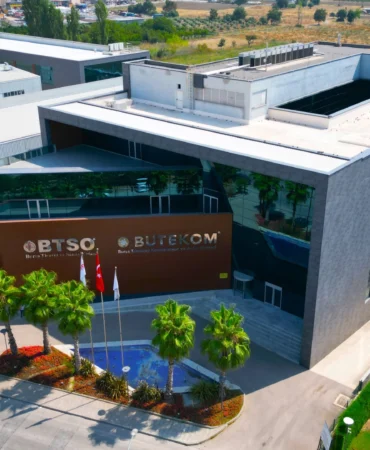 Geleceğin üretim teknolojileri BUTEKOM’da masaya yatırıldı