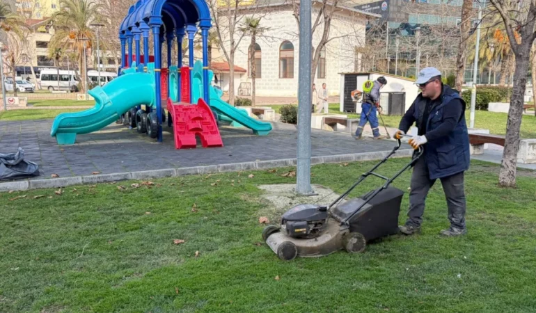 Gemlik Belediyesi Sahada: Üst Yapı Çalışmaları Devam Ediyor