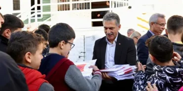 Gemlikspor formları okullarda çocuklarla buluşmaya devam ediyor