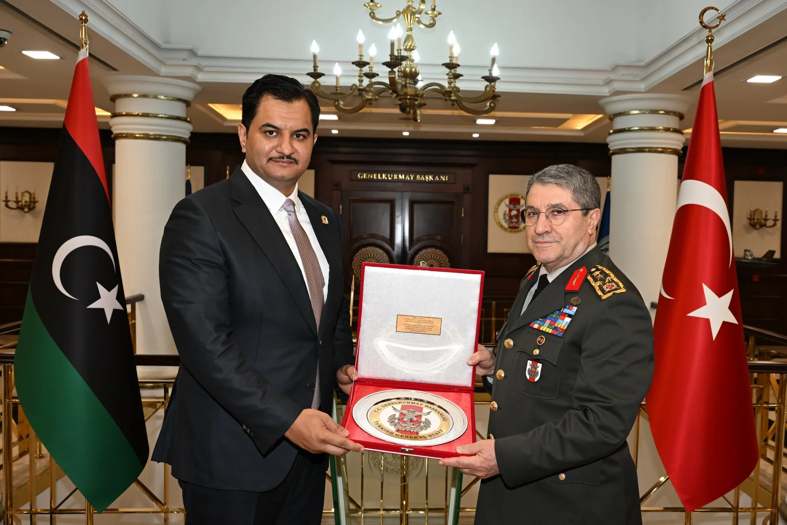 Genelkurmay Başkanı Orgeneral Bayraktaroğlu, Libya Ordusu Genel Komutan Yardımcısı Orgeneral Hafter ile görüştü