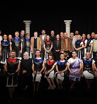 Giresun’da “Mikenden Kız Kaçırma ya da Troya Faciası” oyunu sahnelendi