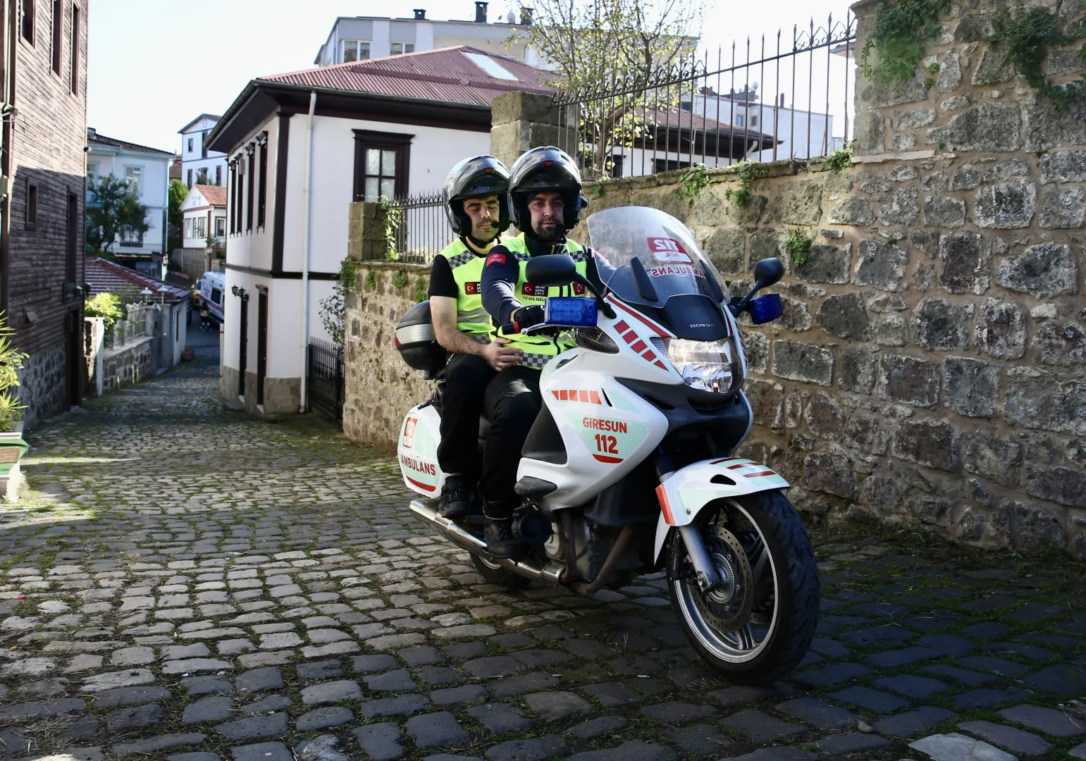 Giresun'da motosiklet ambulans ekipleri vakalara hızlı müdahale ediyor