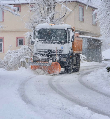 Giresun'da yüksek mahallelerde karla mücadele başladı