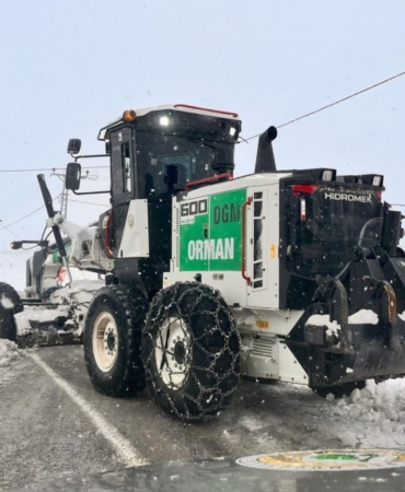 Gölbaşı’nda kar nedeniyle kapanan köy yollarında çalışmalar sürüyor