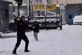 Gölbaşı’nda polisler çocuklarla kar topu oynadı