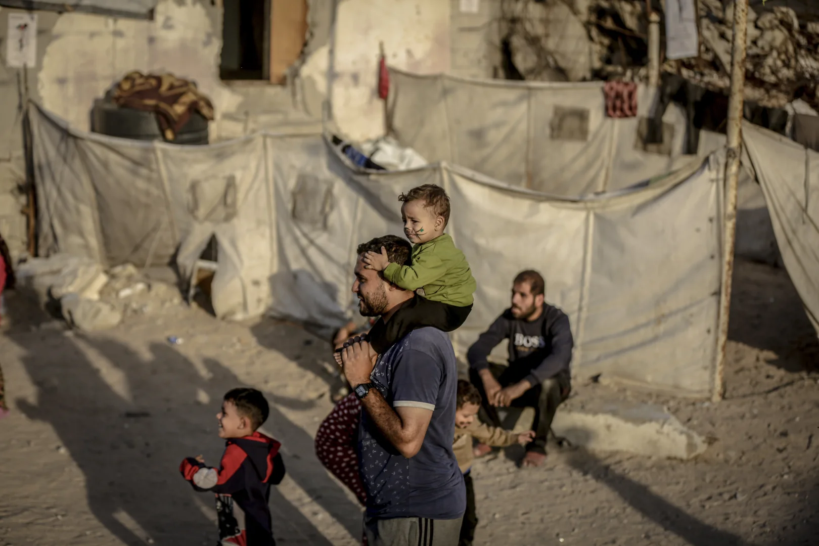 Gönüllü gençler, savaşın masum mağdurları Gazzeli çocukların yüzünü güldürdü