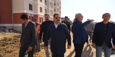 Hatay Defne'de afet konutlarının ve ticaret merkezlerinin yapımı sürüyor