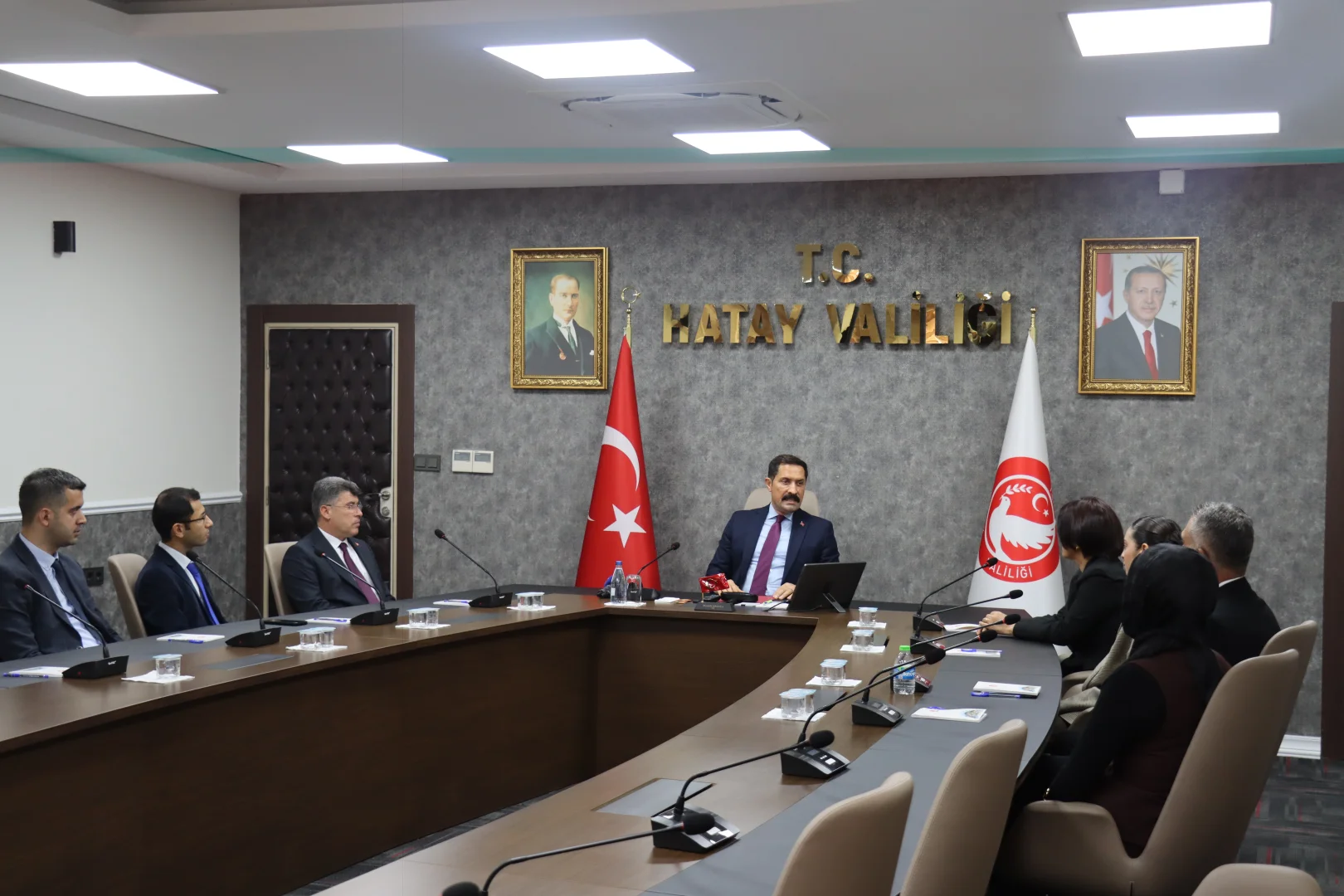 Hatay Valisi Masatlı deprem yaralarının sarılmasına katkı sunan öğretmenleri ağırladı