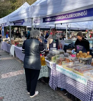 Heykel Orhangazi Parkı’nda dayanışma pazarı