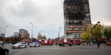 Hırvatistan'da gökdelende çıkan yangını söndürme çalışmaları sürüyor