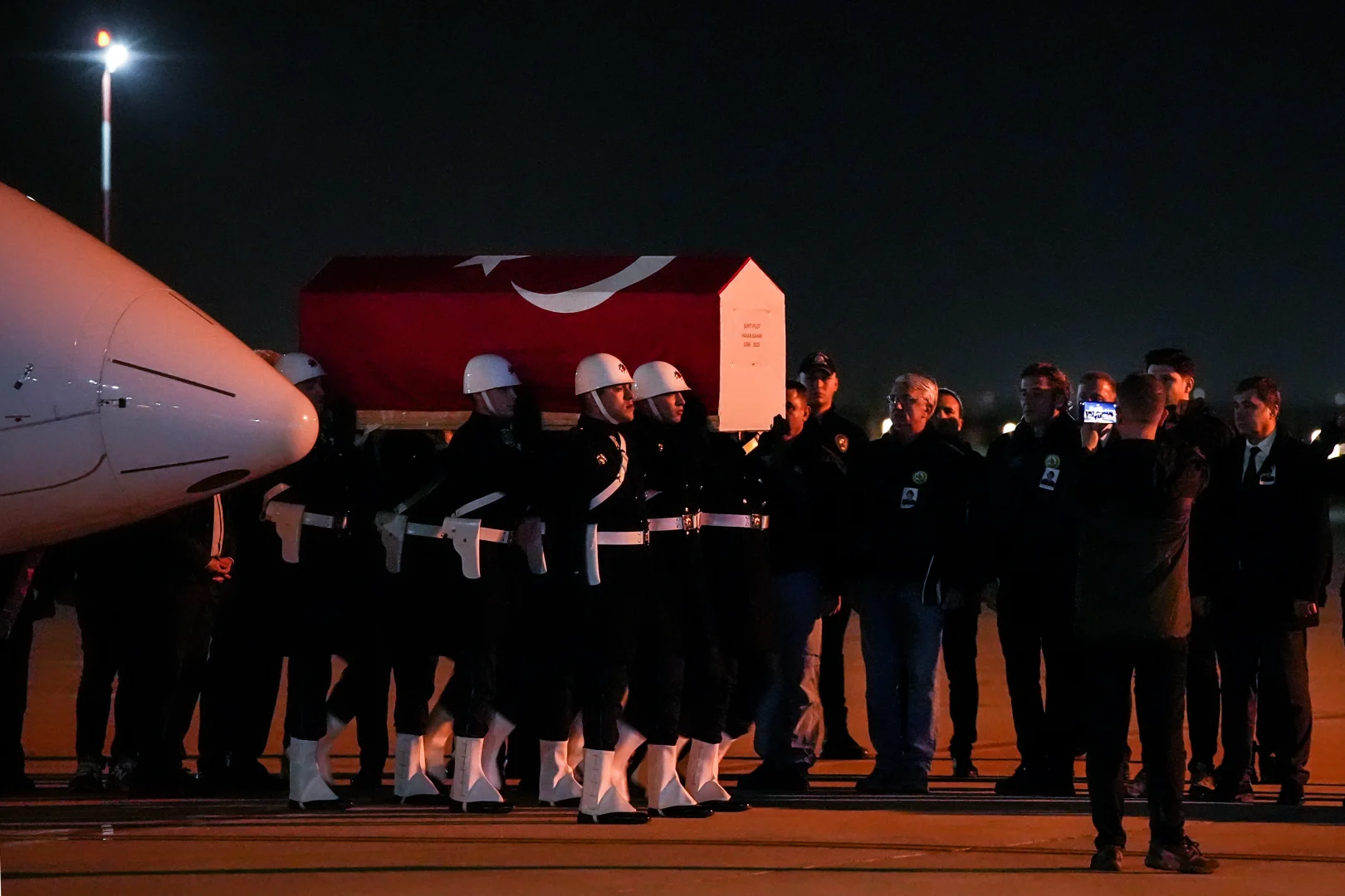 Hırvatistan'daki uçak kazasında şehit olan Pilot Hasan Bahar'ın naaşı İstanbul'a getirildi