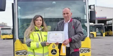 İETT Kaptanından Öğretmenler Günü'ne Duygusal Jest