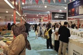 İlk kez düzenlenen Kahta Kitap Günleri Fuarı açıldı  - Videolu Haber