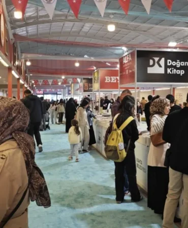 İlk kez düzenlenen Kahta Kitap Günleri Fuarı açıldı  - Videolu Haber