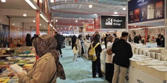 İlk kez düzenlenen Kahta Kitap Günleri Fuarı açıldı  - Videolu Haber