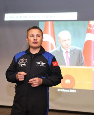 İlk Türk Astronot Alper Gezeravcı, Sakarya’da öğrencilerle buluştu